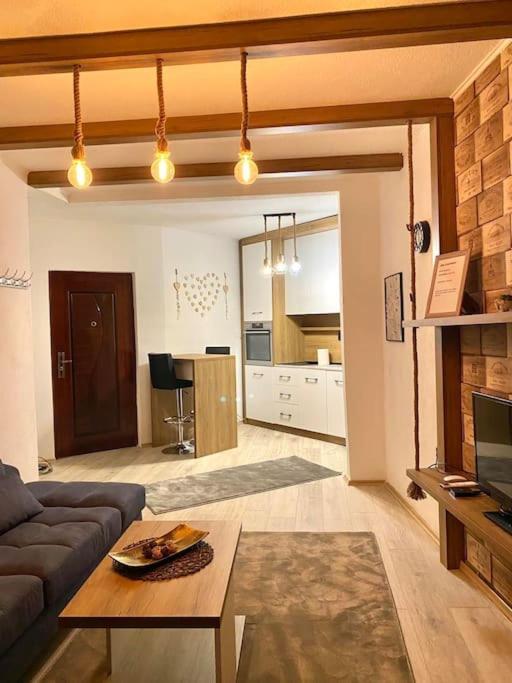 Nessi Apartment 普里什蒂纳 外观 照片
