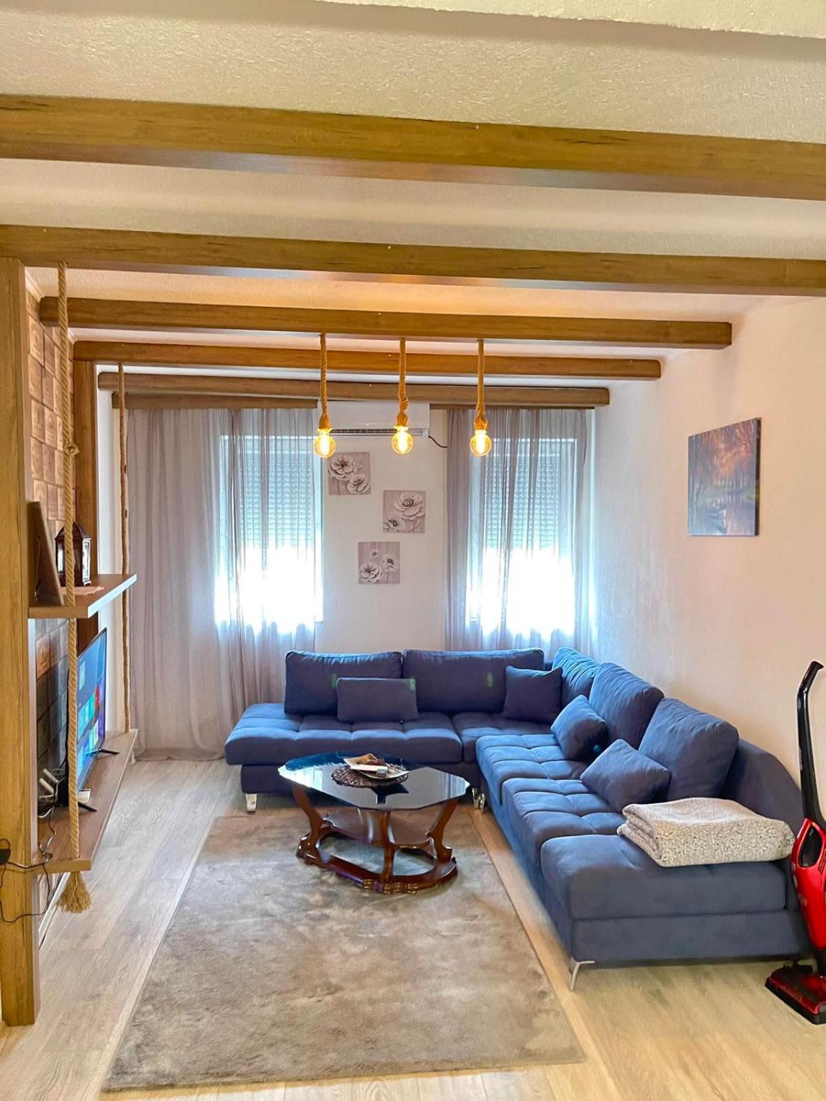 Nessi Apartment 普里什蒂纳 外观 照片