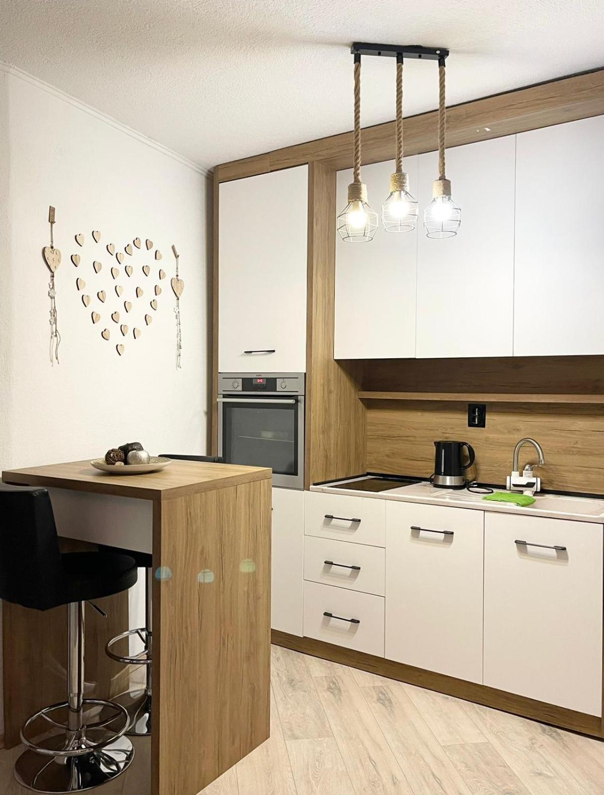 Nessi Apartment 普里什蒂纳 外观 照片