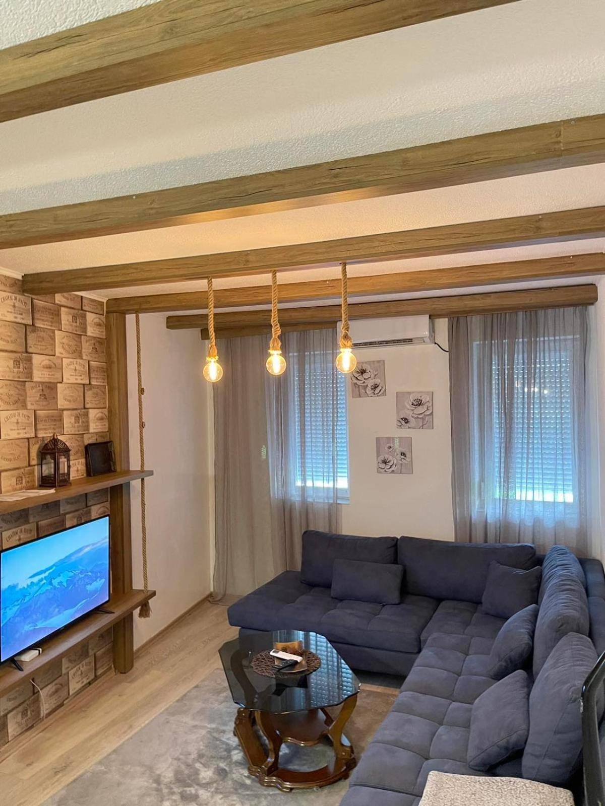 Nessi Apartment 普里什蒂纳 外观 照片