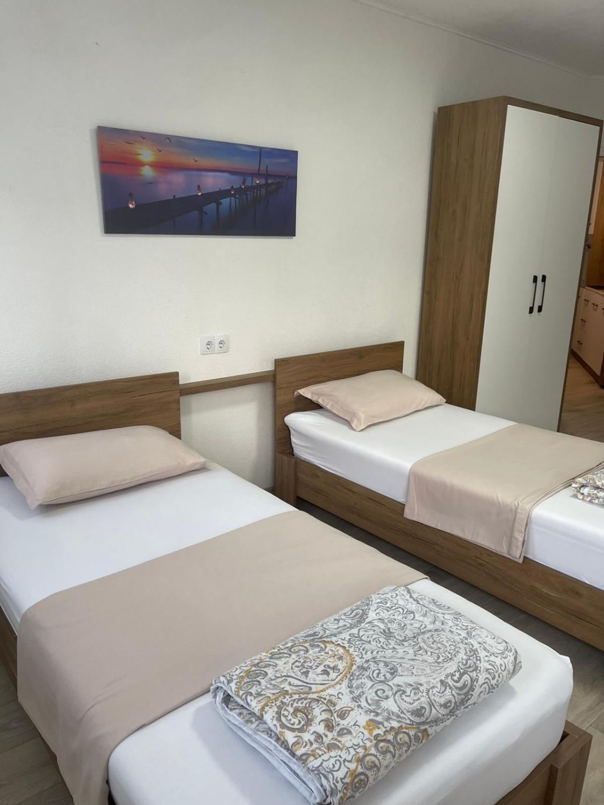 Nessi Apartment 普里什蒂纳 外观 照片