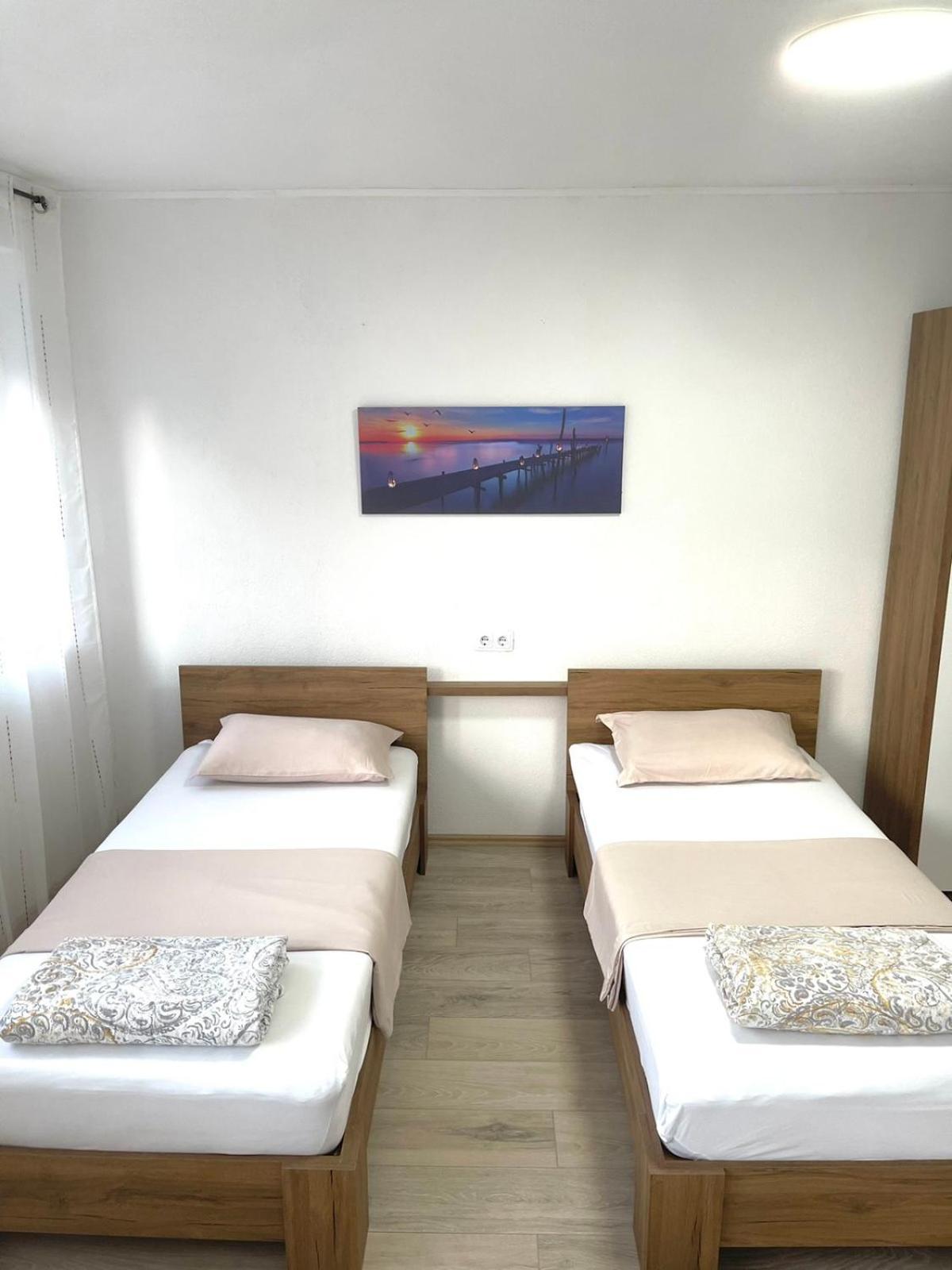 Nessi Apartment 普里什蒂纳 外观 照片